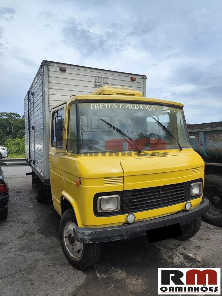 MERCEDES-BENZ L 608 D 1977